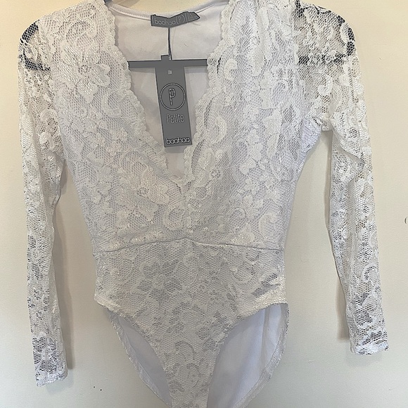Boohoo Petite Lace Plunge Bodysuit - Picture 3 of 3